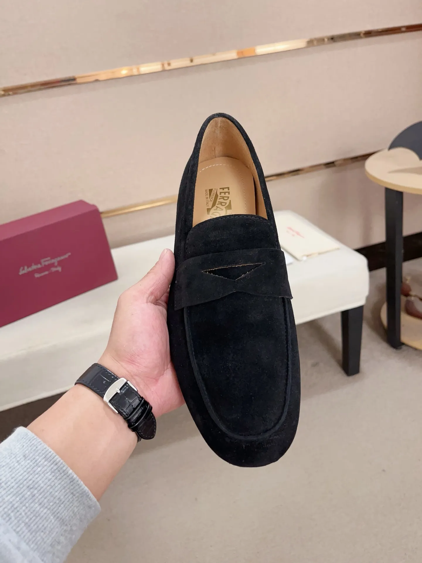 Men's shoes💰: 480💰 High version Ferragamo Dongguan quality! 🆕🆕Exclusive hot-selling products in stock🔥🔥New products on the shelves, high-quality shoes, complete with packaging! 💪 💪 Material: Imported suede cowhide 🐂 + Imported high-quality water-dyed cowhide lining + wear-resistant outsole 👍🏻👍🏻 Features: High-end and comfortable, purely handmade 🚀 🚀 Create the perfect shoes that suit you best 🔥 🔥 Size: (38-44) Can be customized 45 non-returnable!
